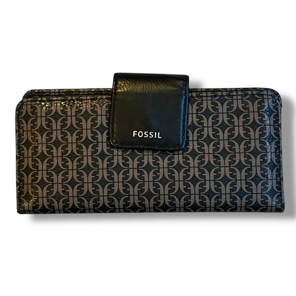 Fossil Madison Tab Clutch Wallet Slim Bi-Fold Black Taupe Geo Print PVC 7.5x3.5 - Picture 1 of 9